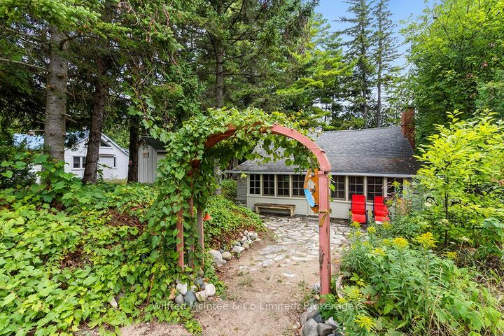 Property Photo: 7 6th Avenue S ON N0H 2G0