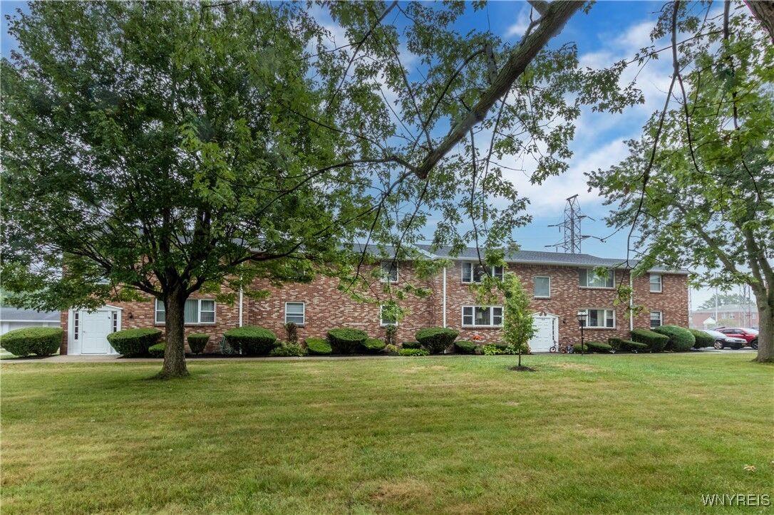 Property Photo:  61 A Old Lyme Drive 2  NY 14221 