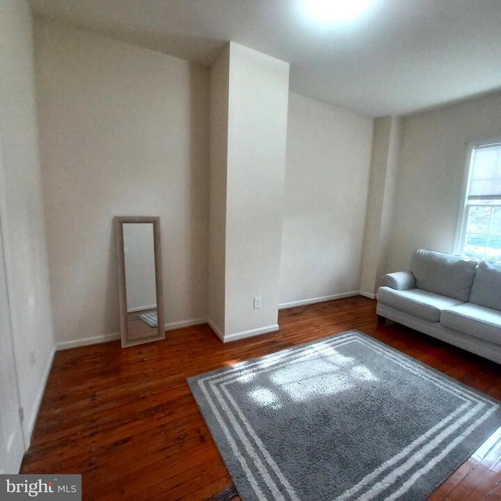 Property Photo: 301 West Street N 1 VA 22314