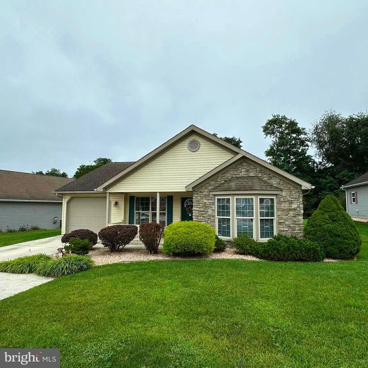 84 Lantern Lane  Shippensburg PA 17257 photo