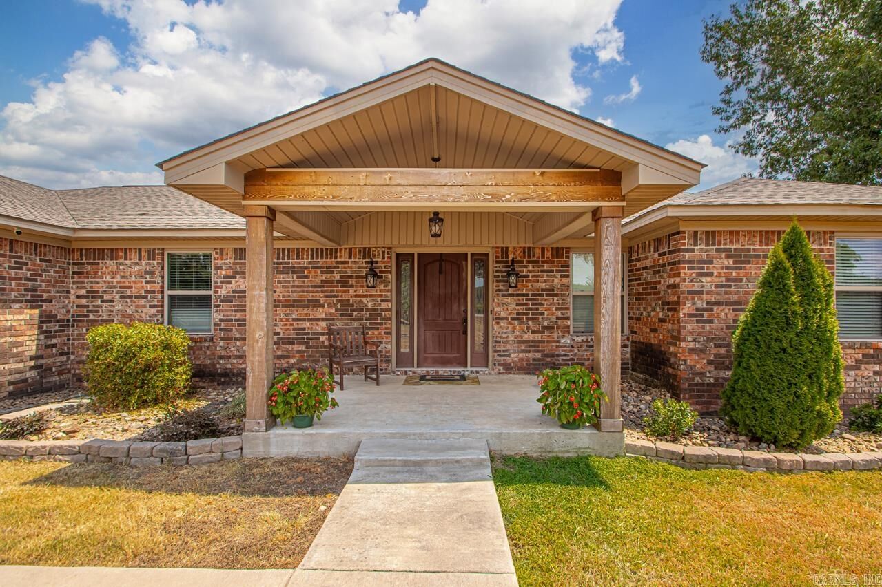 Property Photo: 5704 Valentine Road AR 72117