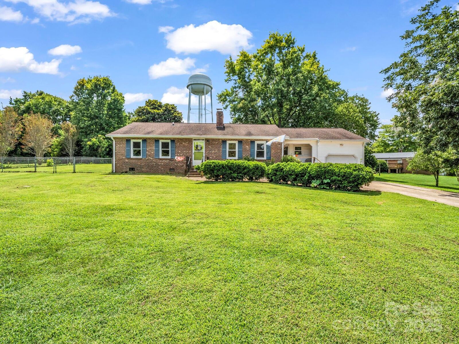 Property Photo: 2551 Robinette Road NC 28650