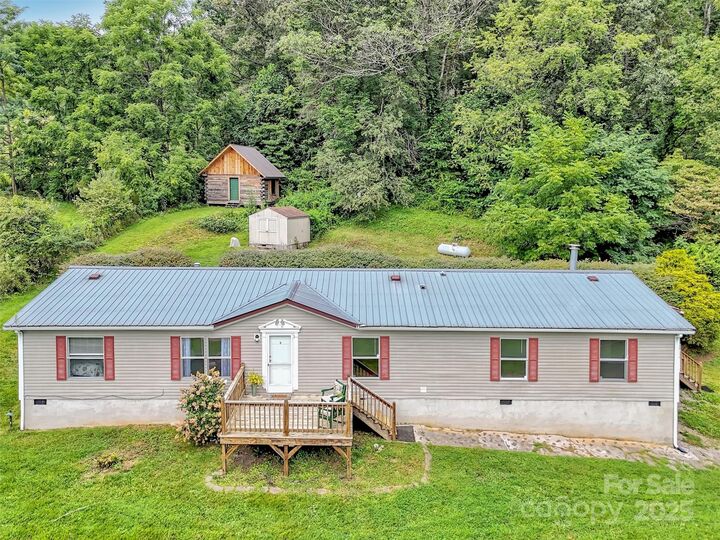 Property Photo:  21 Crooked Trail  NC 28716 