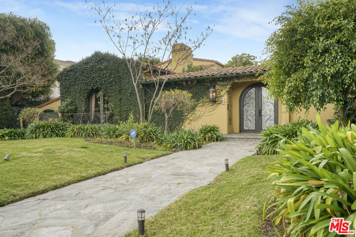 707 N Bedford Dr  Beverly Hills CA 90210 photo
