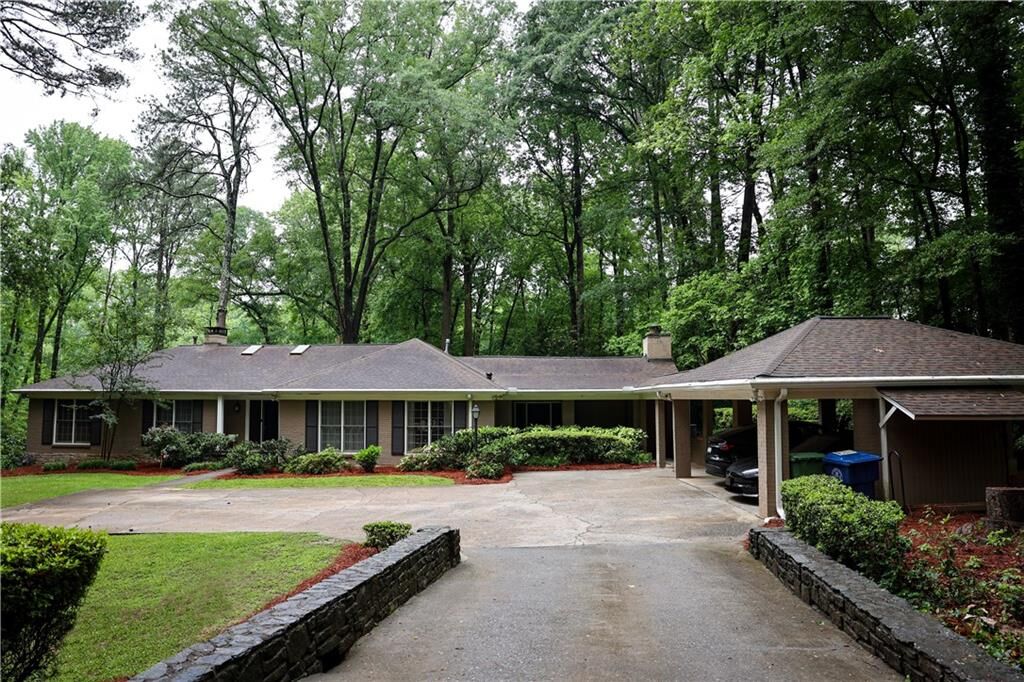 Property Photo:  1190 W Wesley Road NW  GA 30327 