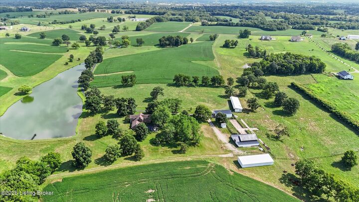 Property Photo: 502 Locust Ln KY 40065