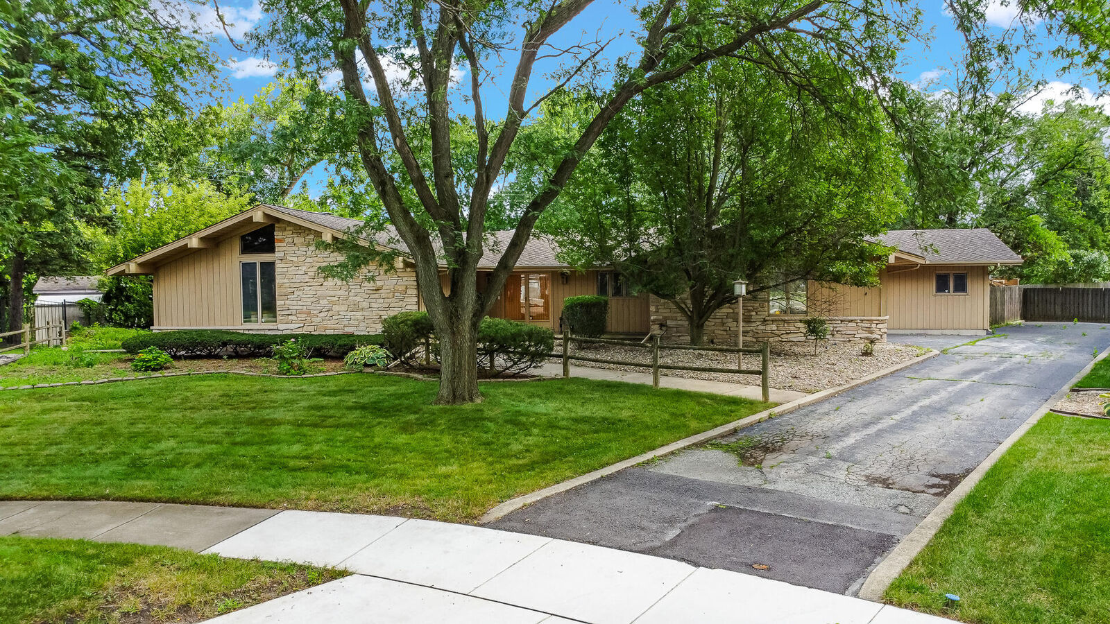 Property Photo:  1612 Wren Court  IN 46321 