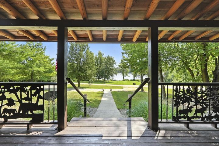 Property Photo: 8198 W Harbour Drive IN 46760