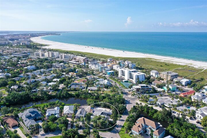 Property Photo:  2 Island Circle  FL 34242 