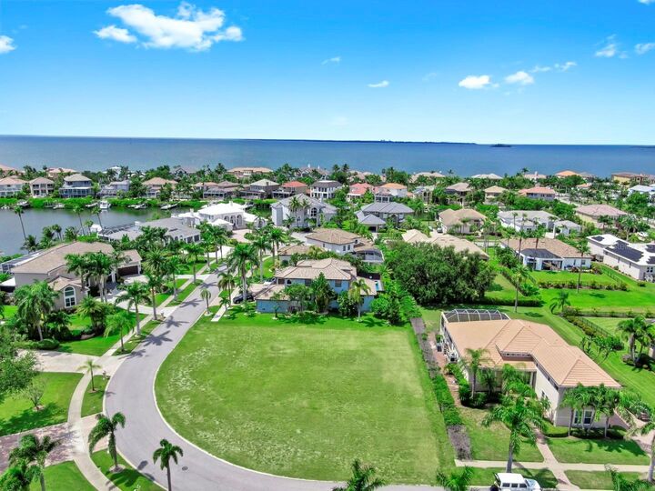 Property Photo:  6424 Rubia Circle  FL 33572 