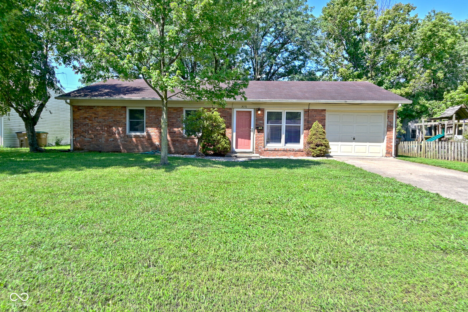 Property Photo: 3076 Hawcreek Boulevard IN 47203