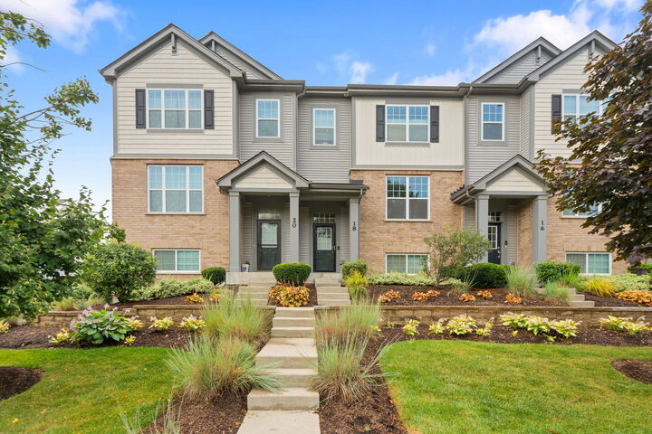 18 E Heritage Court  Arlington Heights IL 60004 photo