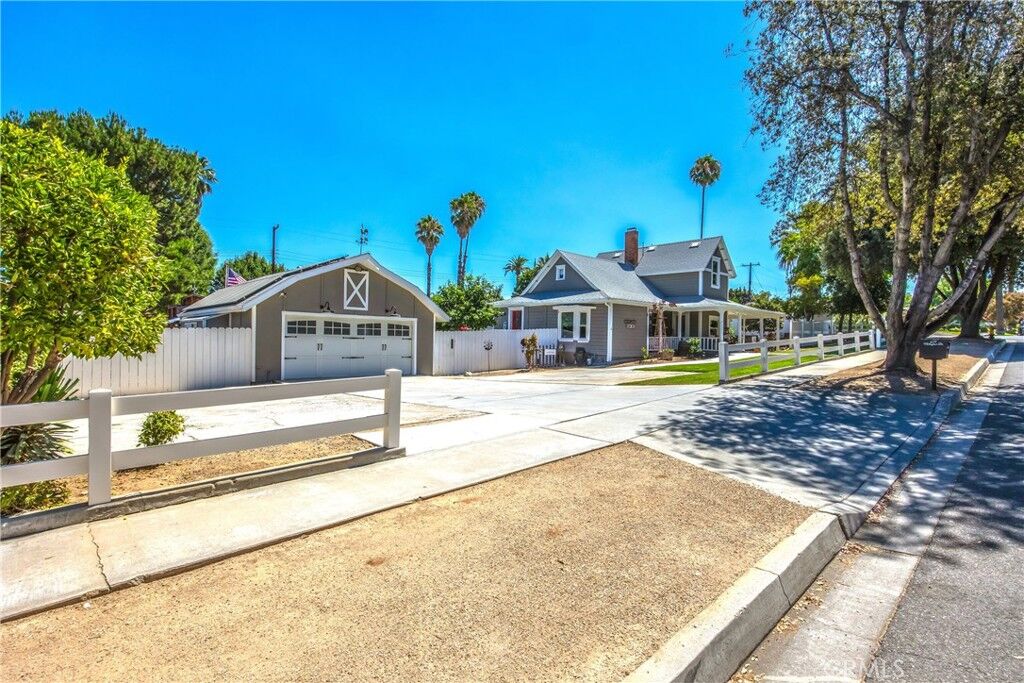 Property Photo:  629 Nottingham Dr.  CA 92373 
