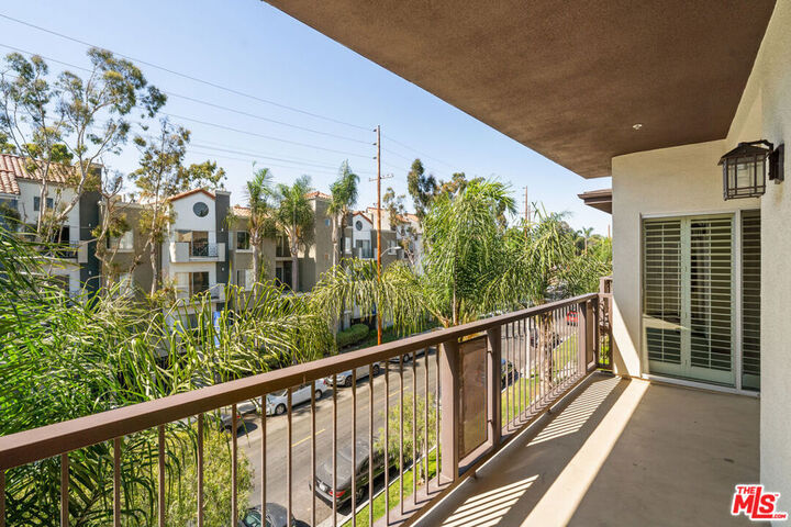 Property Photo:  7100 Alvern Street 404  CA 90045 