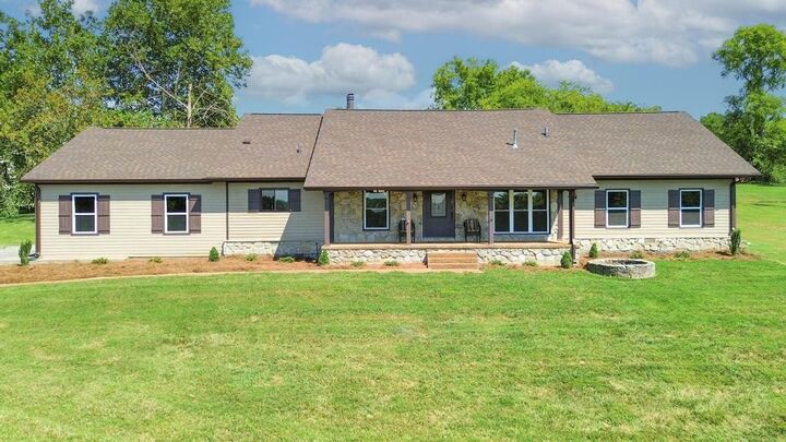 Property Photo: 1029 Robertson Rd NE TN 37066