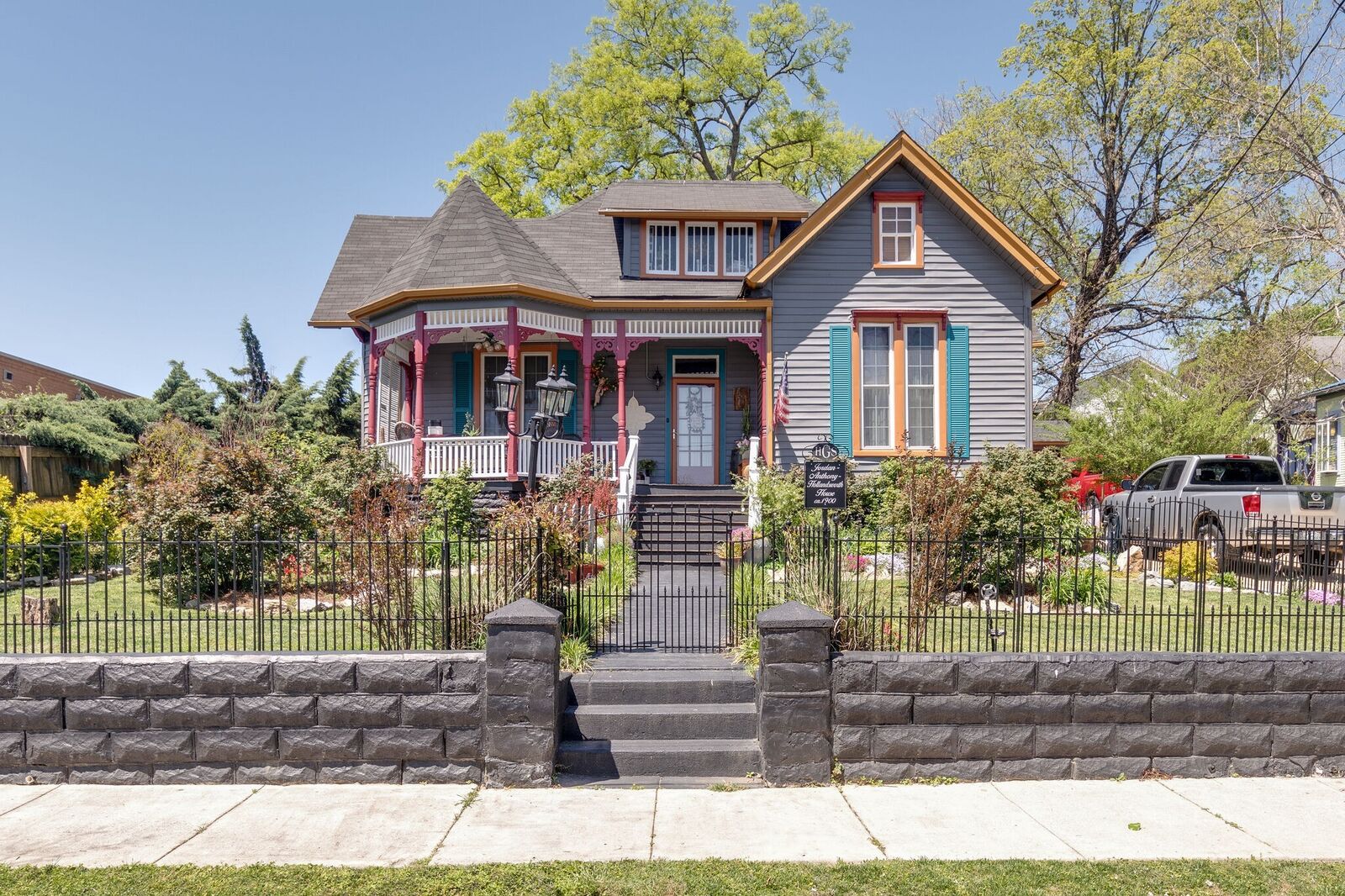 Property Photo:  210 S 6th St  TN 38478 
