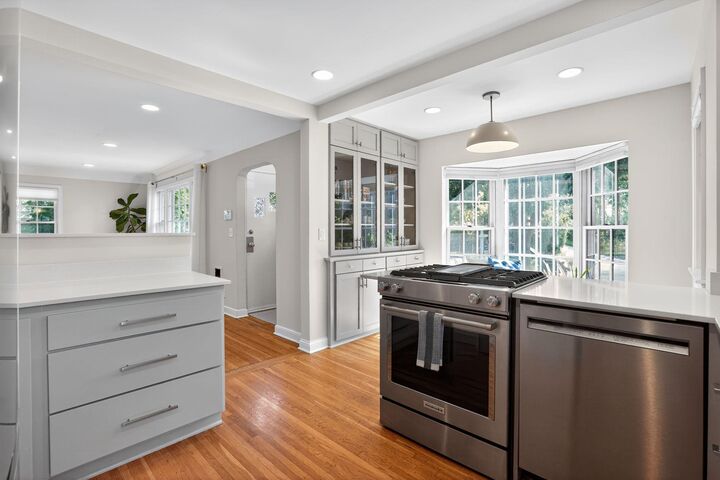 Property Photo:  2432 Mount View Avenue  MN 55405 
