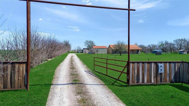 Property Photo:  1111 Boren Road  TX 76233 