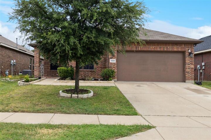 Property Photo: 4509 Barberry Tree Cove TX 76036