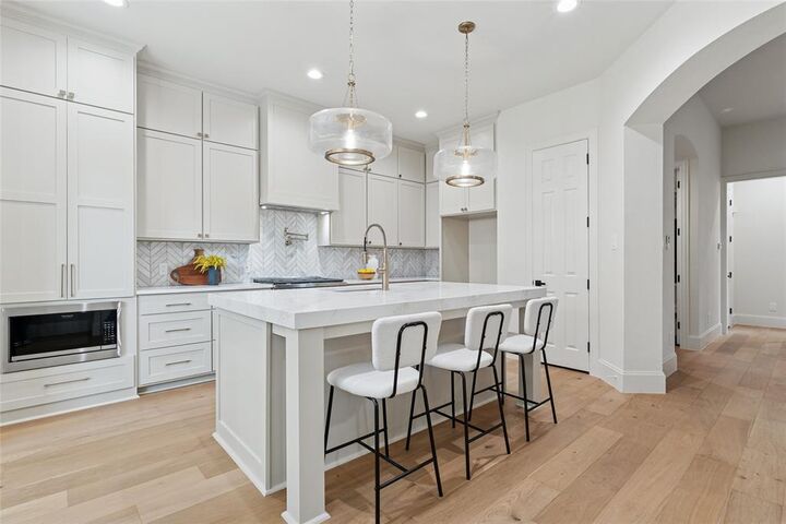Property Photo: 11725 Avondale Drive TX 75033