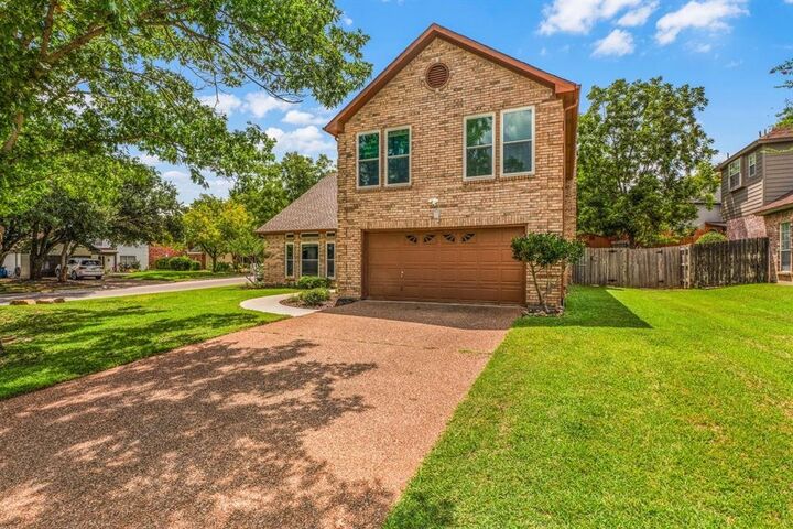 Property Photo: 701 Sabel Ridge Lane TX 76051
