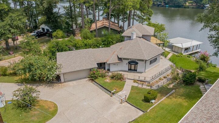 Property Photo:  1613 E Tanglewood Drive  TX 75771 