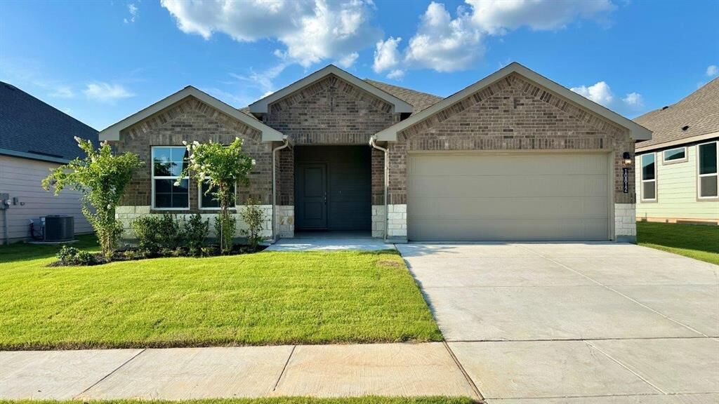 Property Photo: 10812 Black Onyx Drive TX 76036