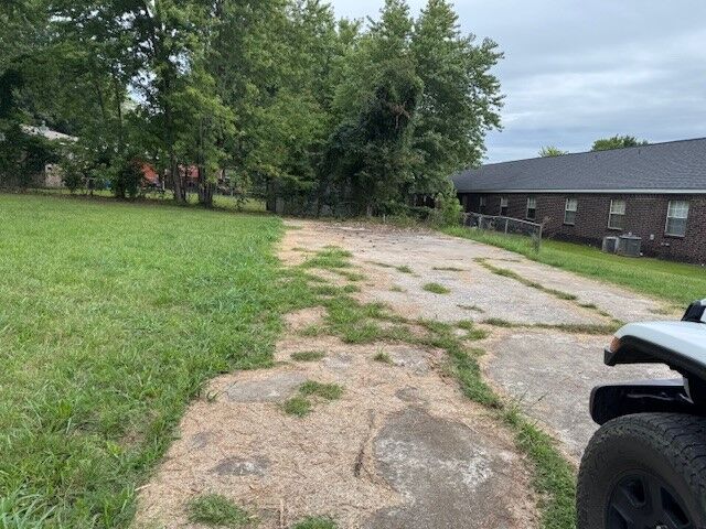 Property Photo: 709 E Pridemore Drive AR 72744