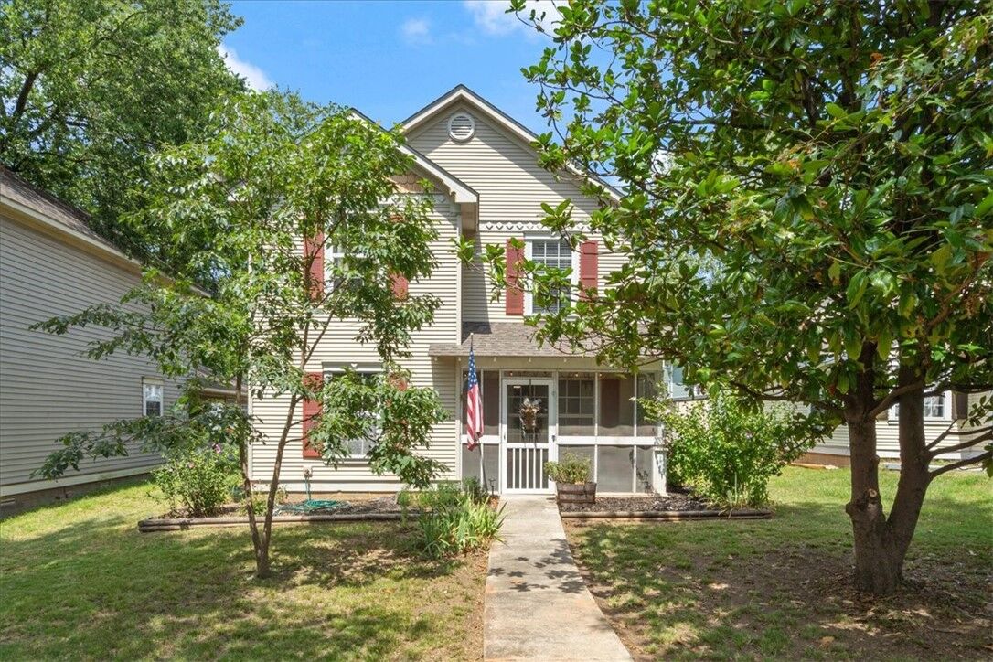 Property Photo:  113 W Tahlequah Street  AR 72761 