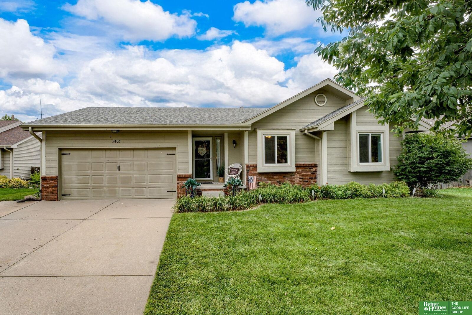 Property Photo: 2405 Laura Circle NE 68046