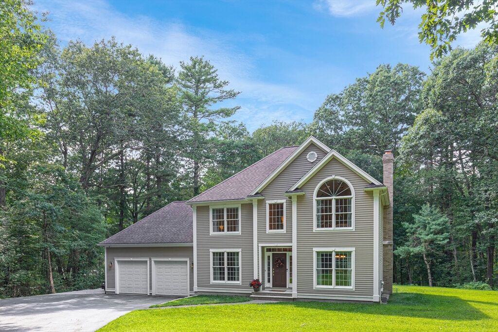 Property Photo:  2 Hickory Ln  MA 01938 