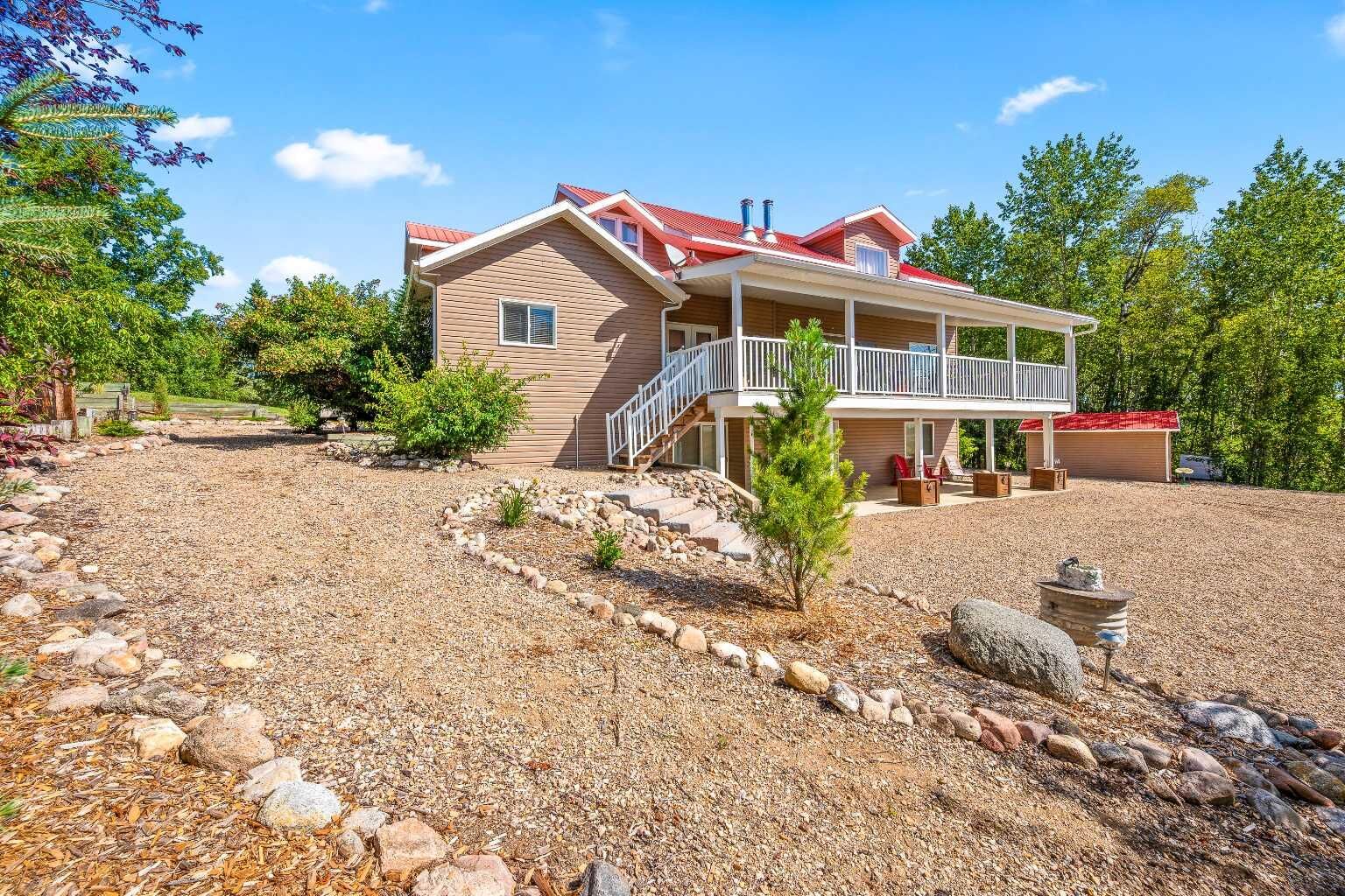 Property Photo: 720 Poplar Drive AB T0A 1A0