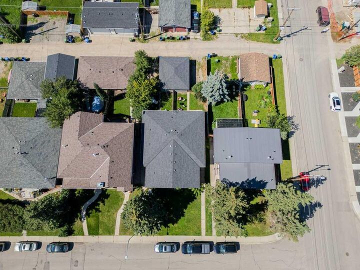 Property Photo: 3105 A &Amp B, 3017 A &Amp B 38 Street SW AB T3E 3G4
