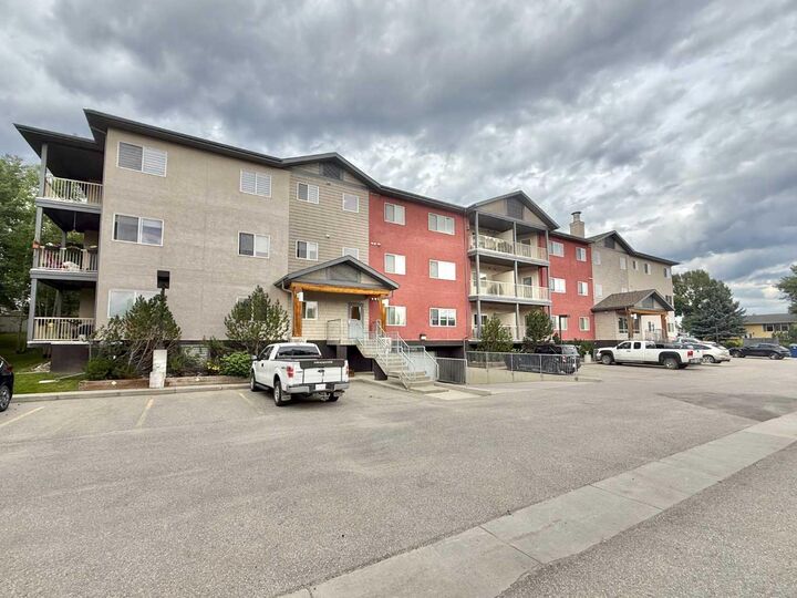 Property Photo:  109 Seabolt Drive 206  AB T7V 1K2 