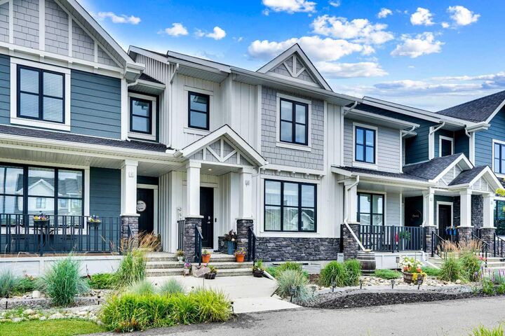 Property Photo:  3 Darcy Boulevard  AB T1S 5S6 