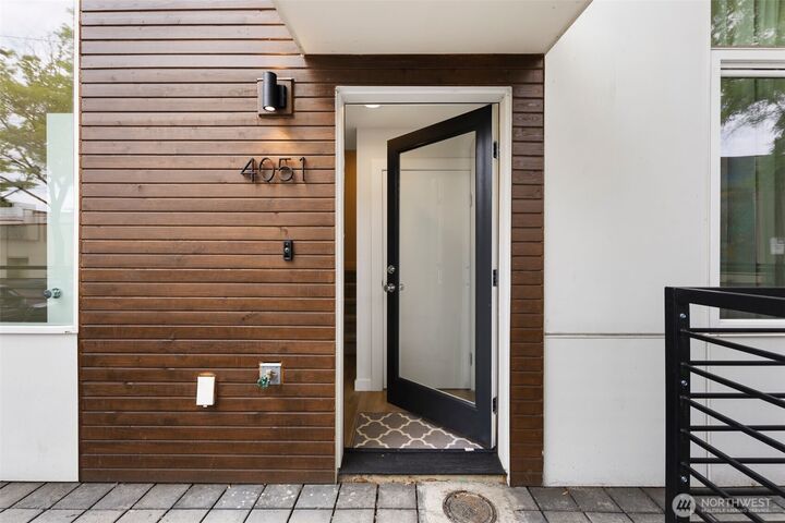 Property Photo:  4051  Rainier Avenue S  WA 98118 