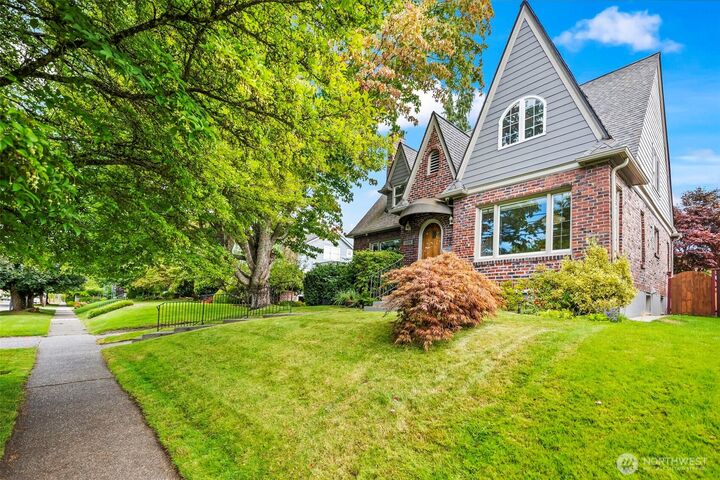 Property Photo:  1109 N Cedar Street  WA 98406 