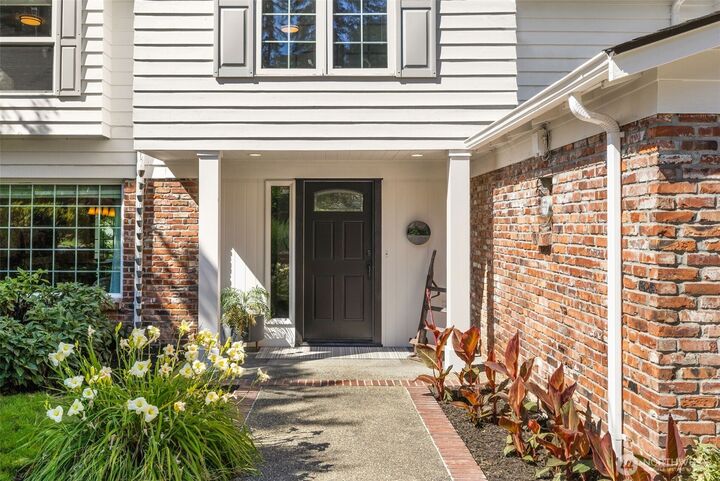 Property Photo: 11216 E Riverside Drive WA 98011