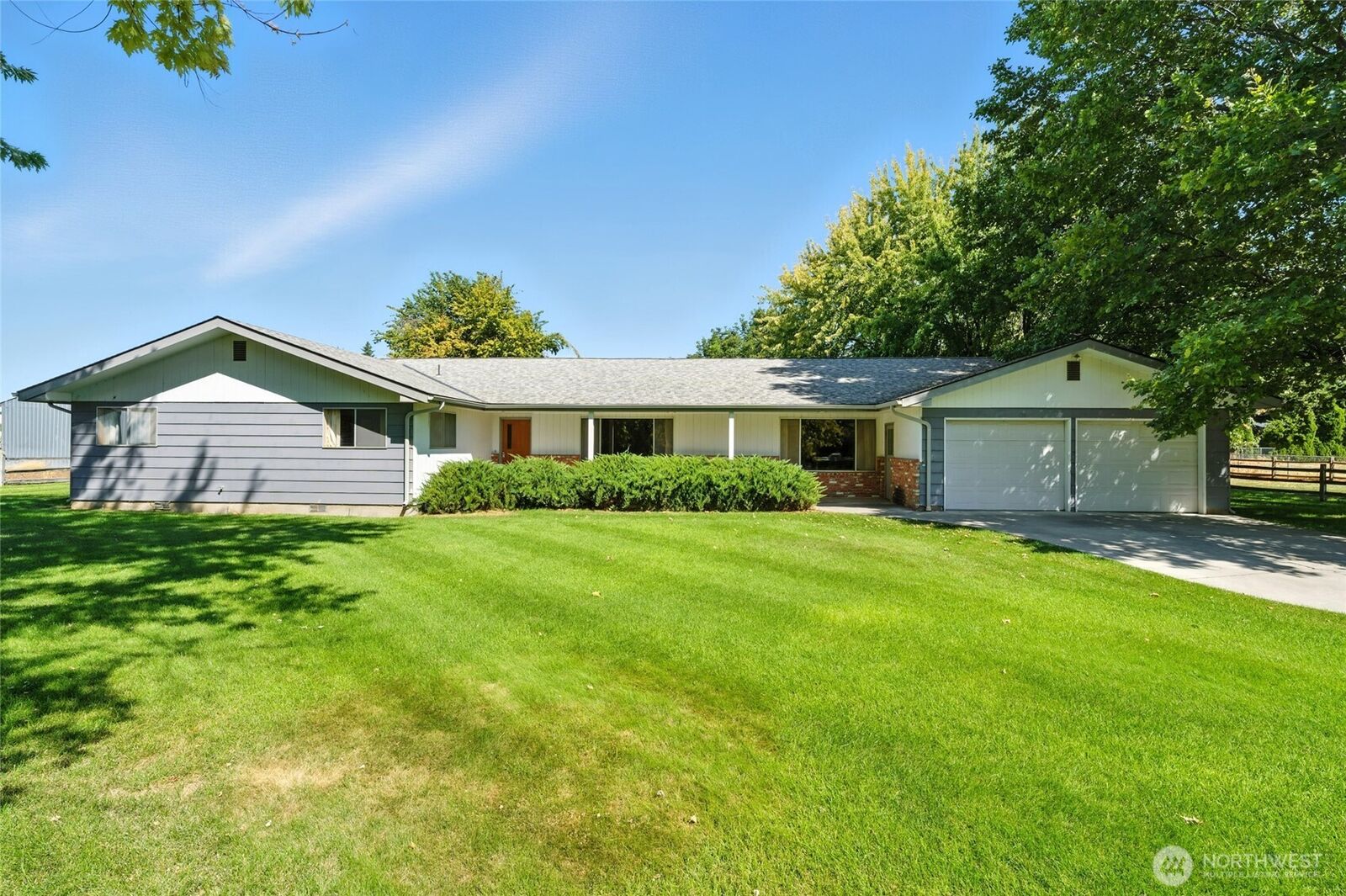 Property Photo: 1853 Pike Place WA 99362