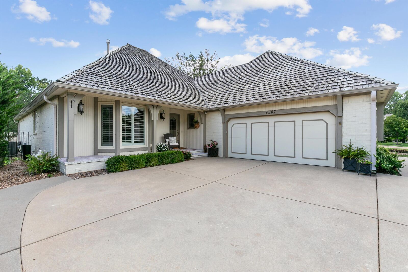 Property Photo: 9507 E Woodspring Ct KS 67226
