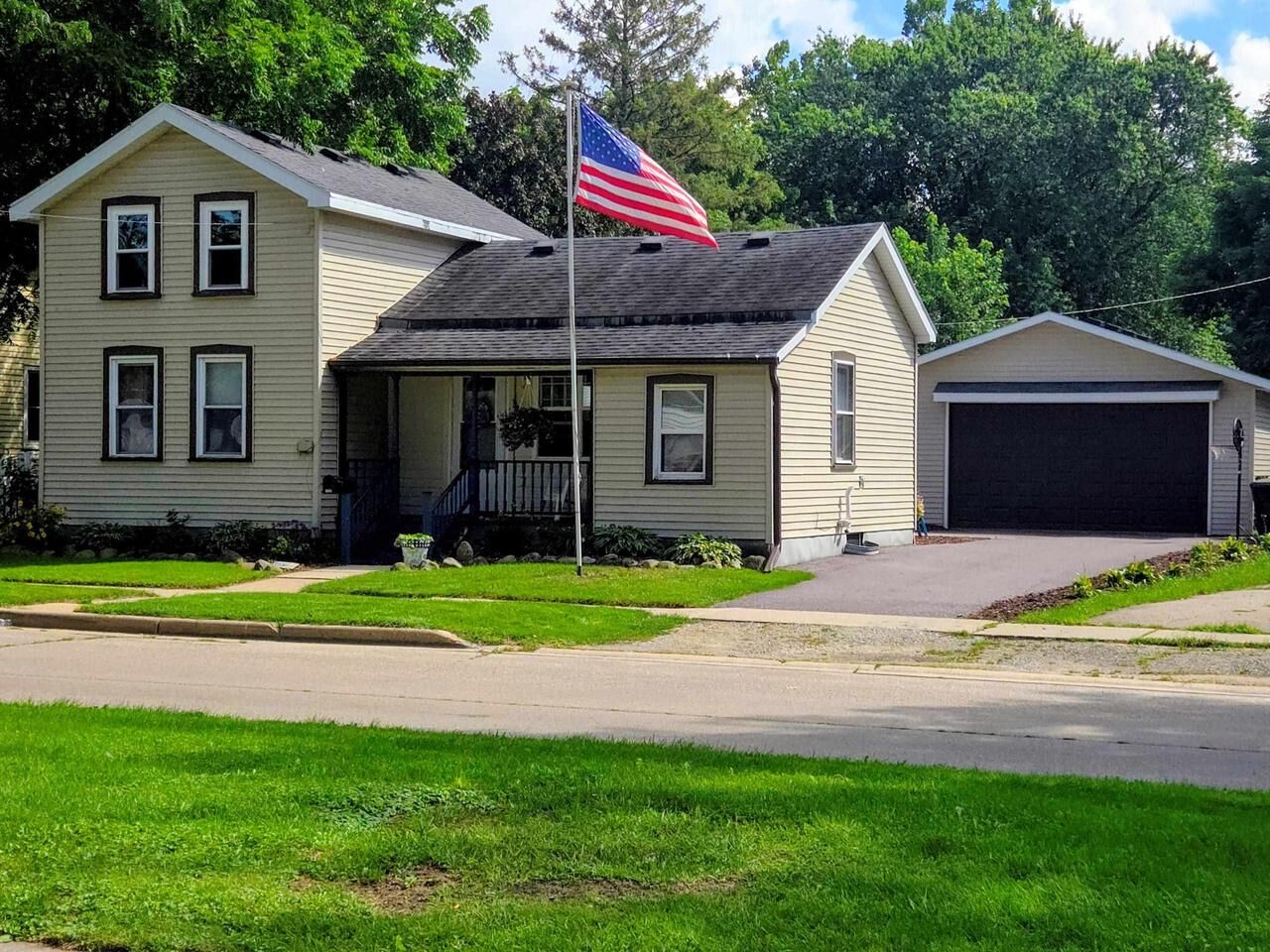 Property Photo:  529 Liberty Street  WI 54971 