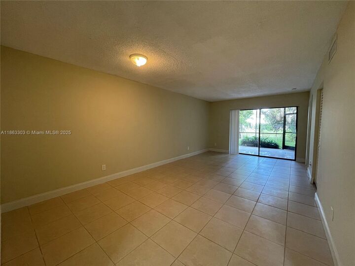 Property Photo: 3470 Foxcroft Rd 111 FL 33025