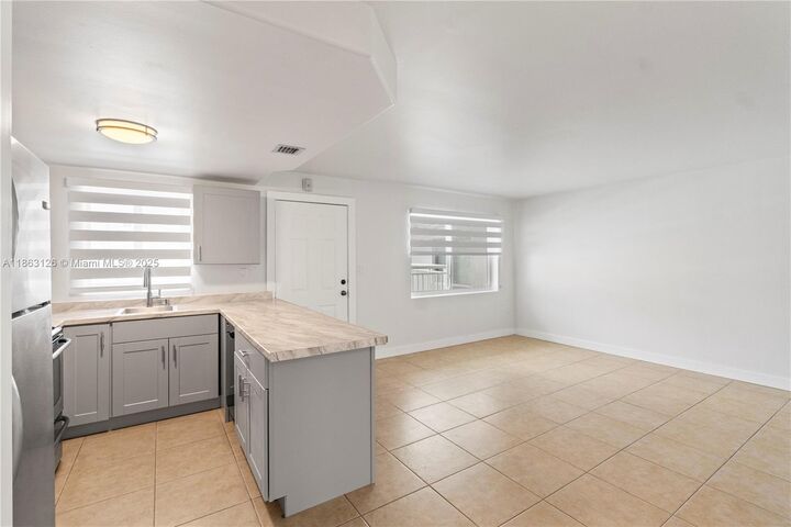 Property Photo:  3101 SW 27th Ave 102  FL 33133 