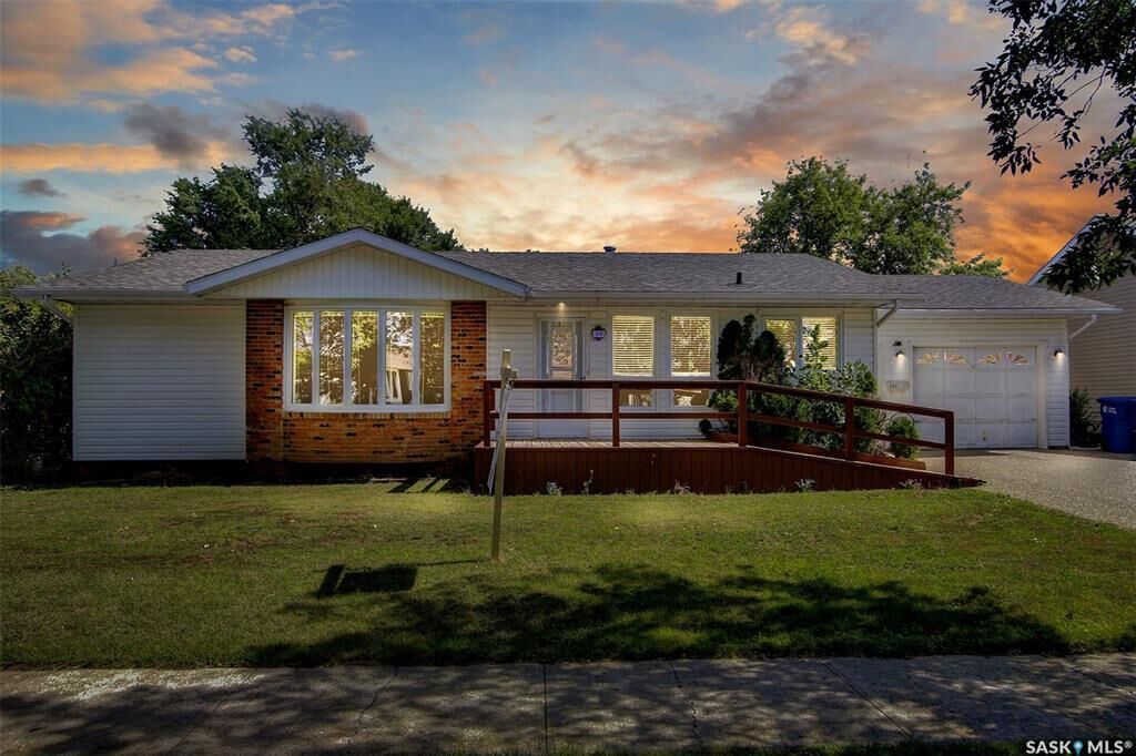Property Photo: 303 2nd Avenue W SK S0G 3M0