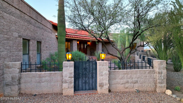 4460 W Crestview Road  Tucson AZ 85745 photo