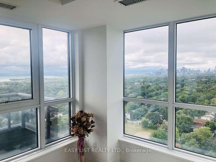Property Photo:  286 Main Street 2708  ON M4C 0B3 