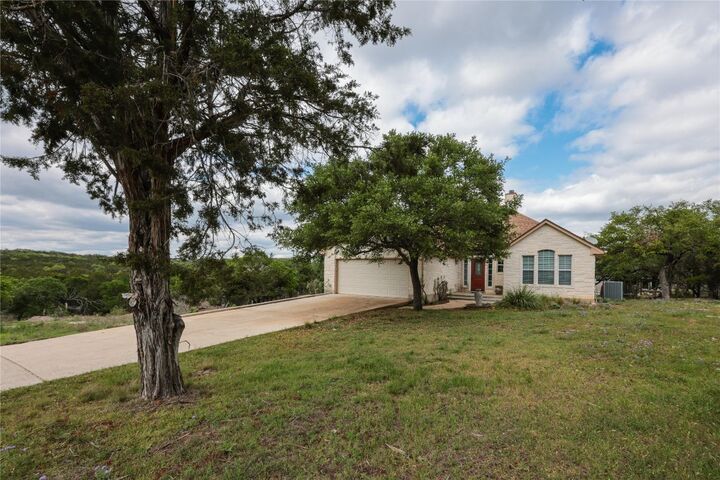 Property Photo: 8 Rosewood Circle TX 78676