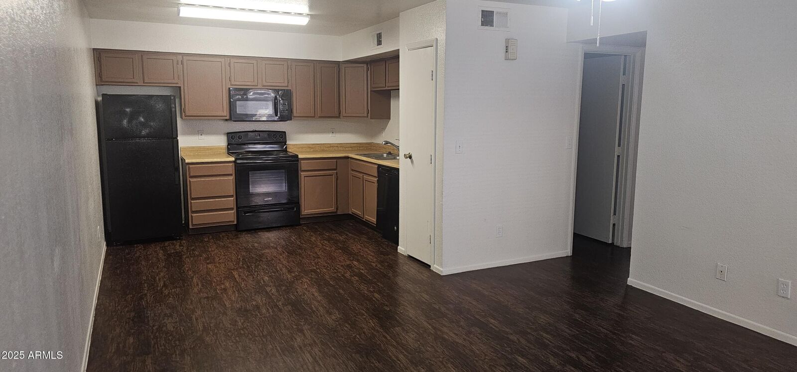 Property Photo:  6156 E Greenway Street Apt 3  AZ 85205 