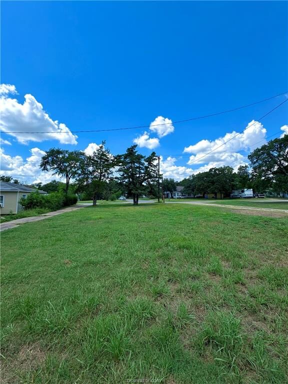 Property Photo: 1111 Boulevard Street TX 77803
