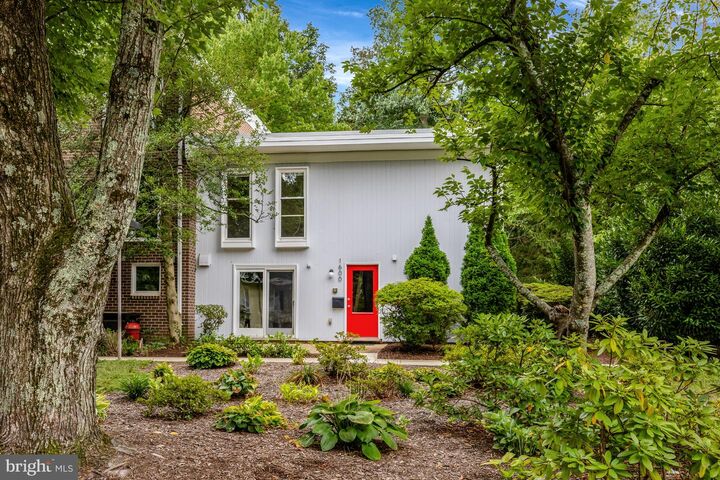 1600 Wainwright Drive  Reston VA 20190 photo